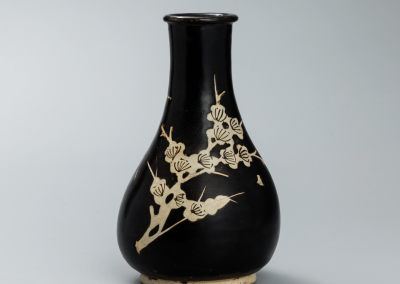 宋 吉州窯黑釉剔花折枝梅花紋梅瓶
