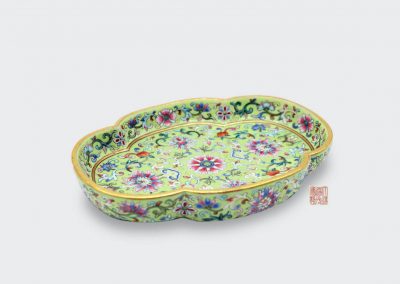 清 道光 綠地粉彩 海棠樣茶盤